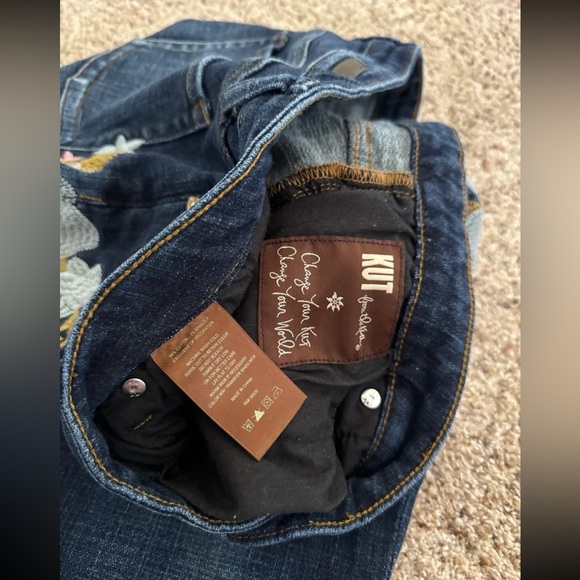 Kut from the Kloth Catherine Embroidered Boyfriend Jeans 
size 12 - Picture 12 of 12